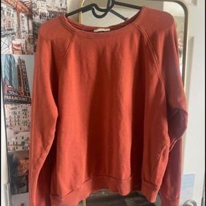 COPY - Universal thread sweatshirt. Size M.